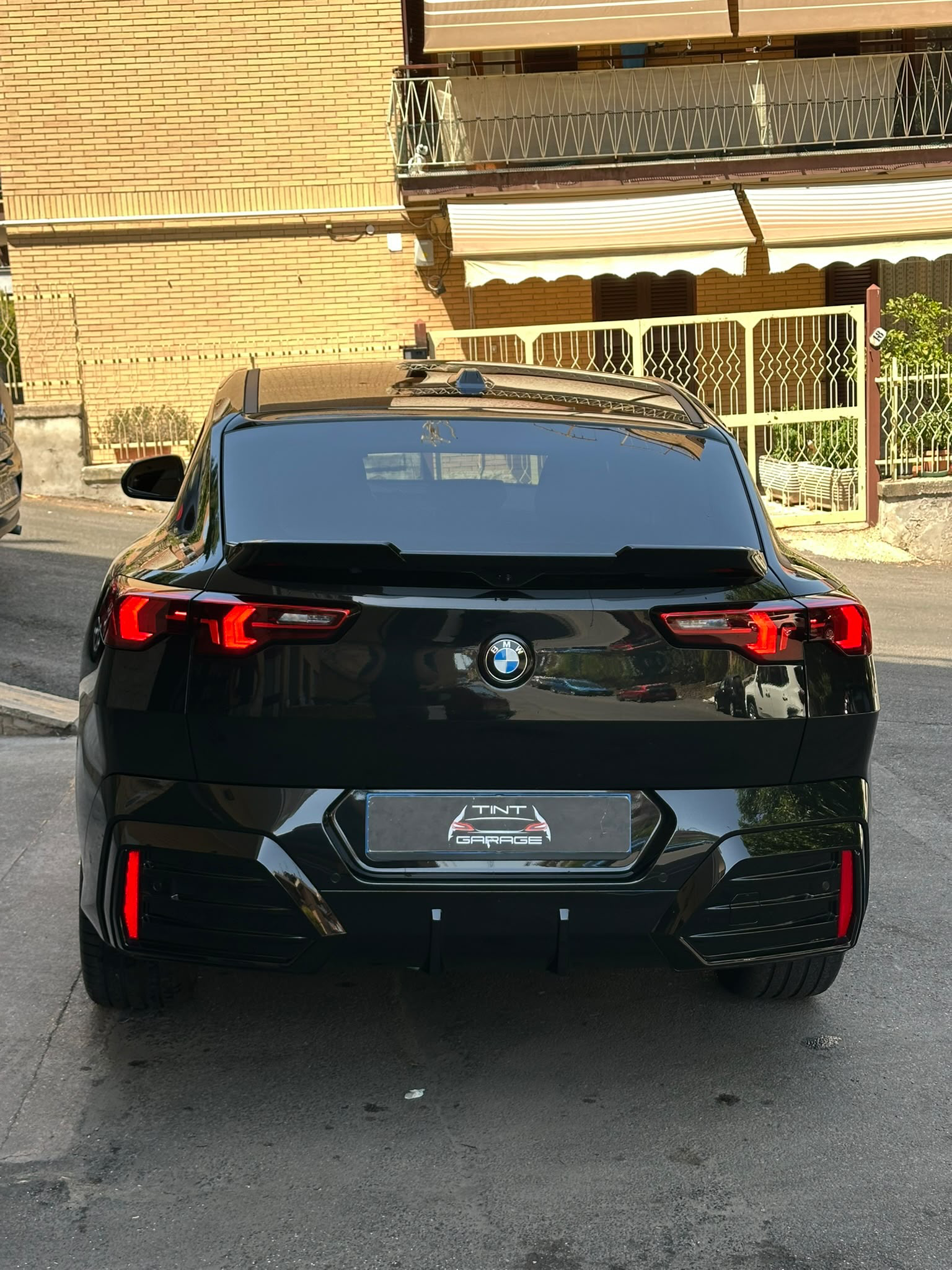 BMW X2 con pellicole oscuranti Tint Garage Roma