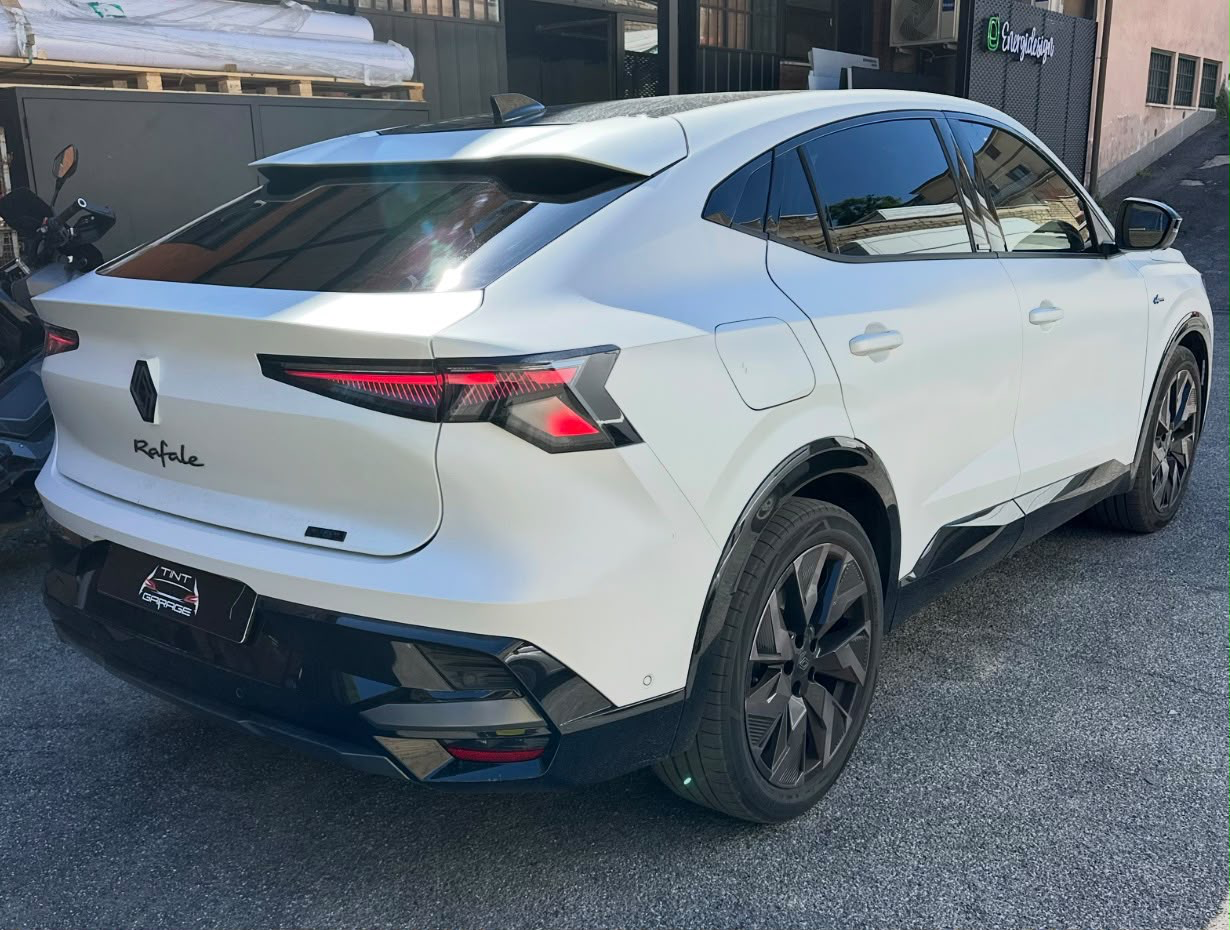 Renault con vetri oscurati da Tint Garage Roma